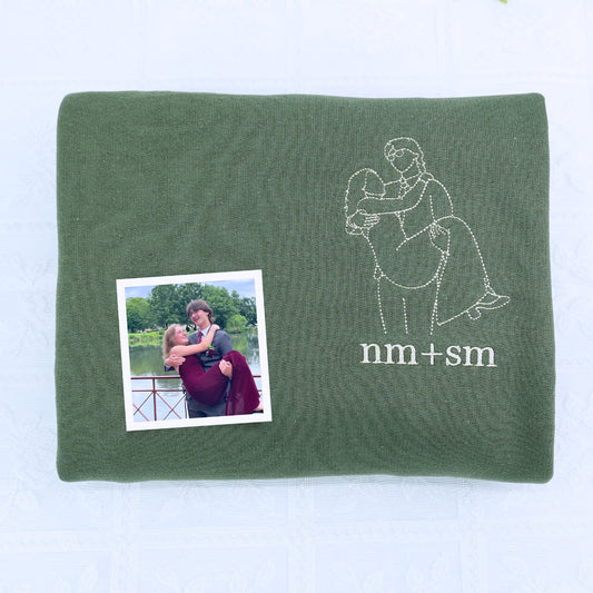 Custom Couple Portrait Embroidered Sweatshirt – Personalized Line Art Drawing from Photo with Initials – Romantic Gift for Boyfriend, Girlfriend, or Anniversary
